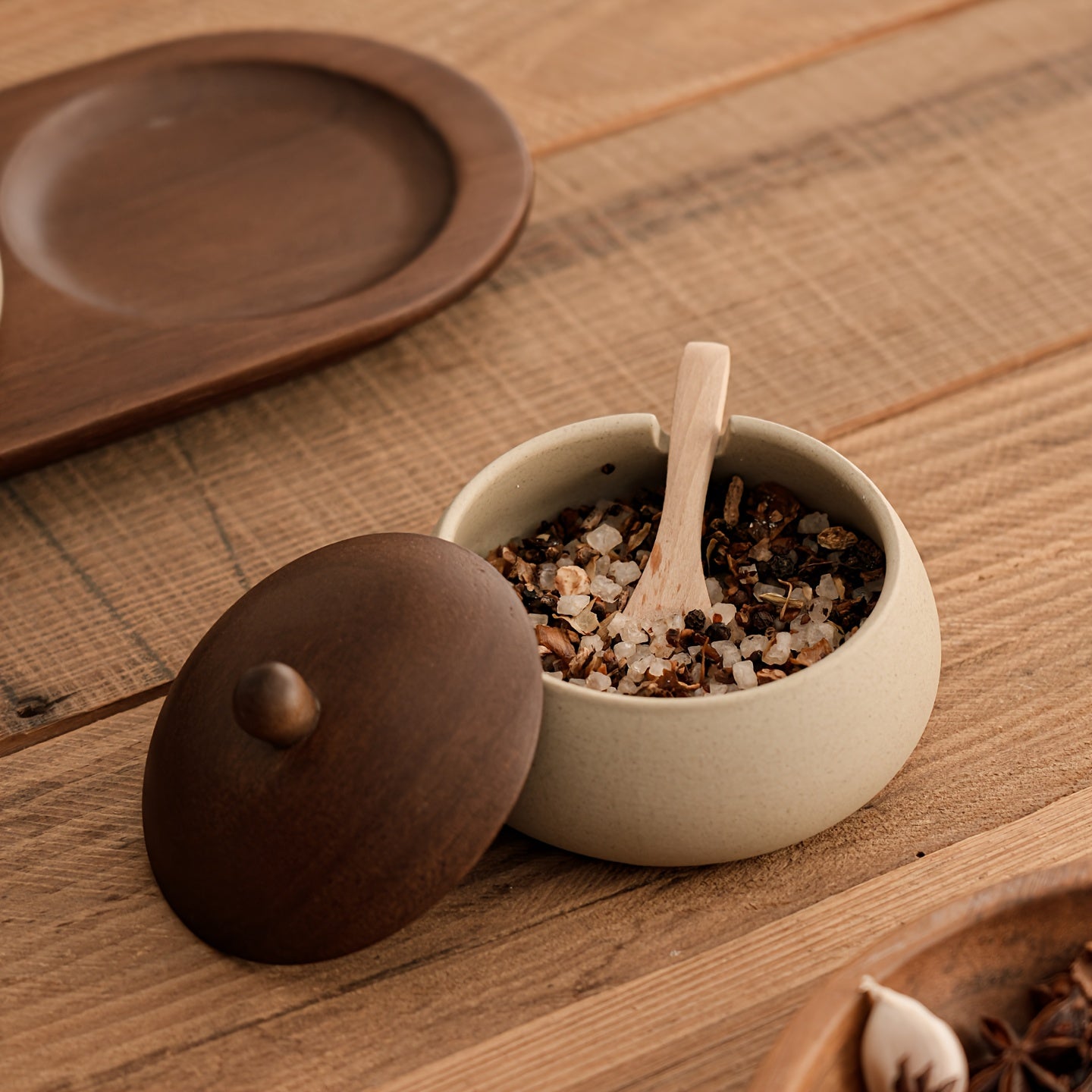 Singlepiece Japanese Vintage Seasoning Jar Condiment Bottle Salt Shaker with Spoon Lid Included Chili Oil Dispenser MSG Container Storage Box Spice Jar Kitchen Household Use